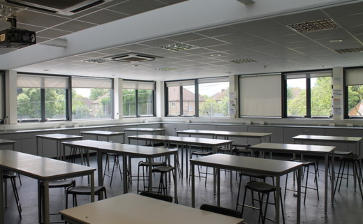 Science Classroom At Sls Chalfonts Community College For Hire In