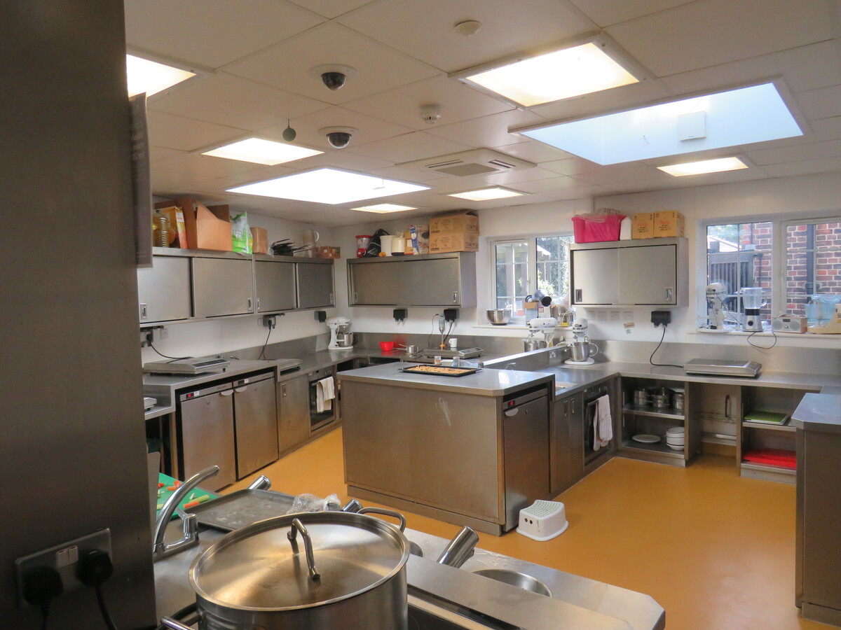 Kitchen Facilities / Kitchen at Charlton Manor Primary School for hire