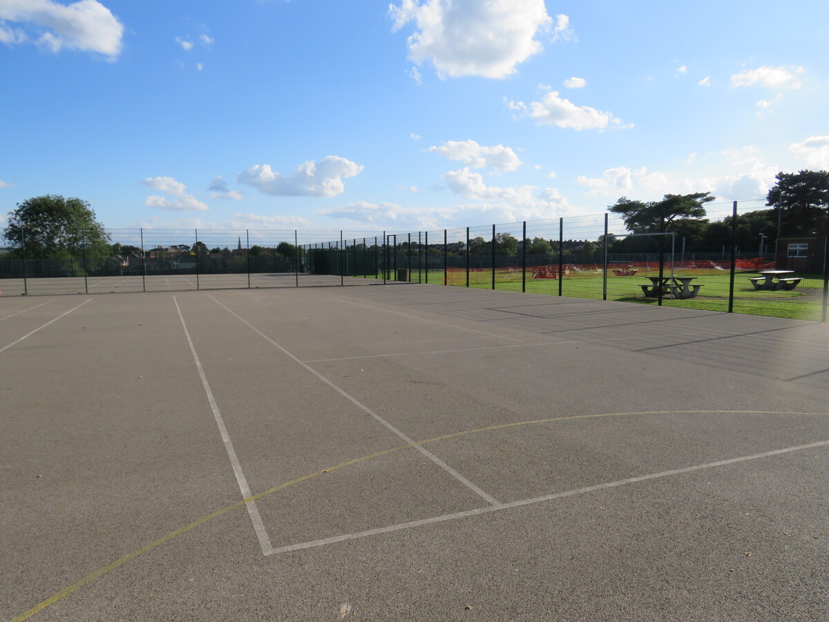 MultiUse Games Area / Multi Use