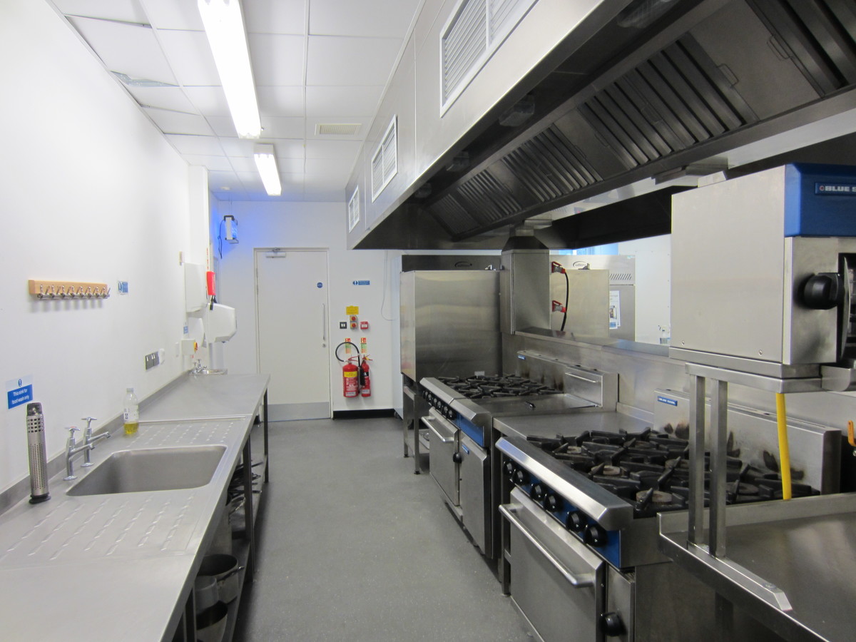 Kitchen Facilities / Kitchen at Launceston College Dunheved House for