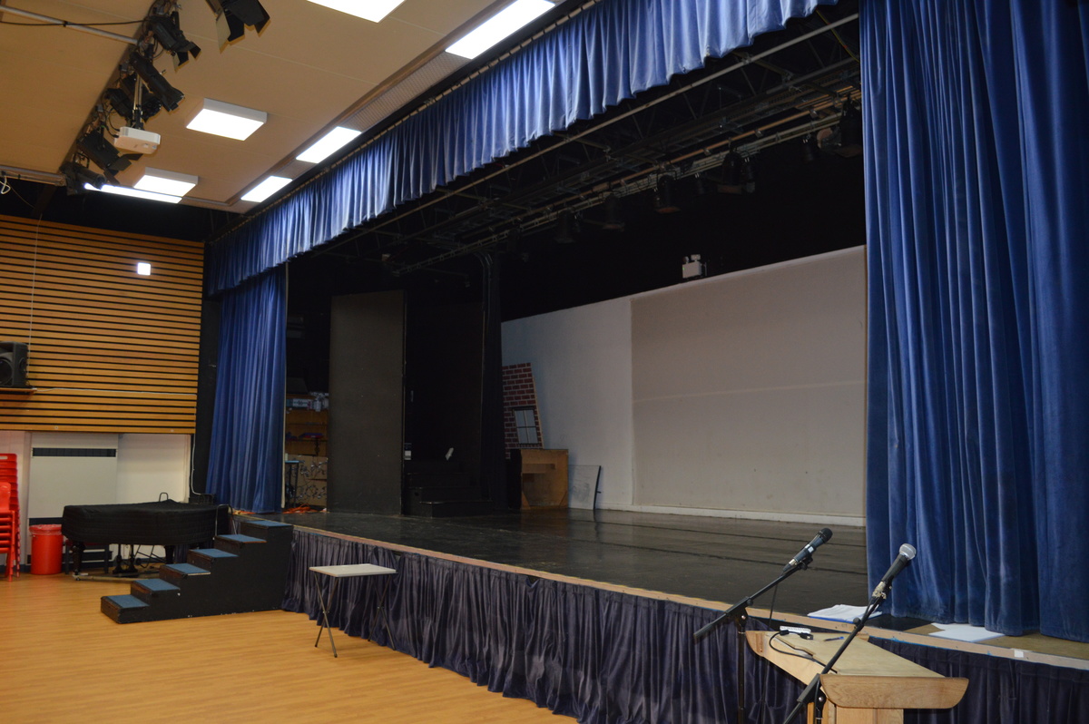 Main Hall At Cleeve School Sports Centre For Hire In Cheltenham Schoolhire
